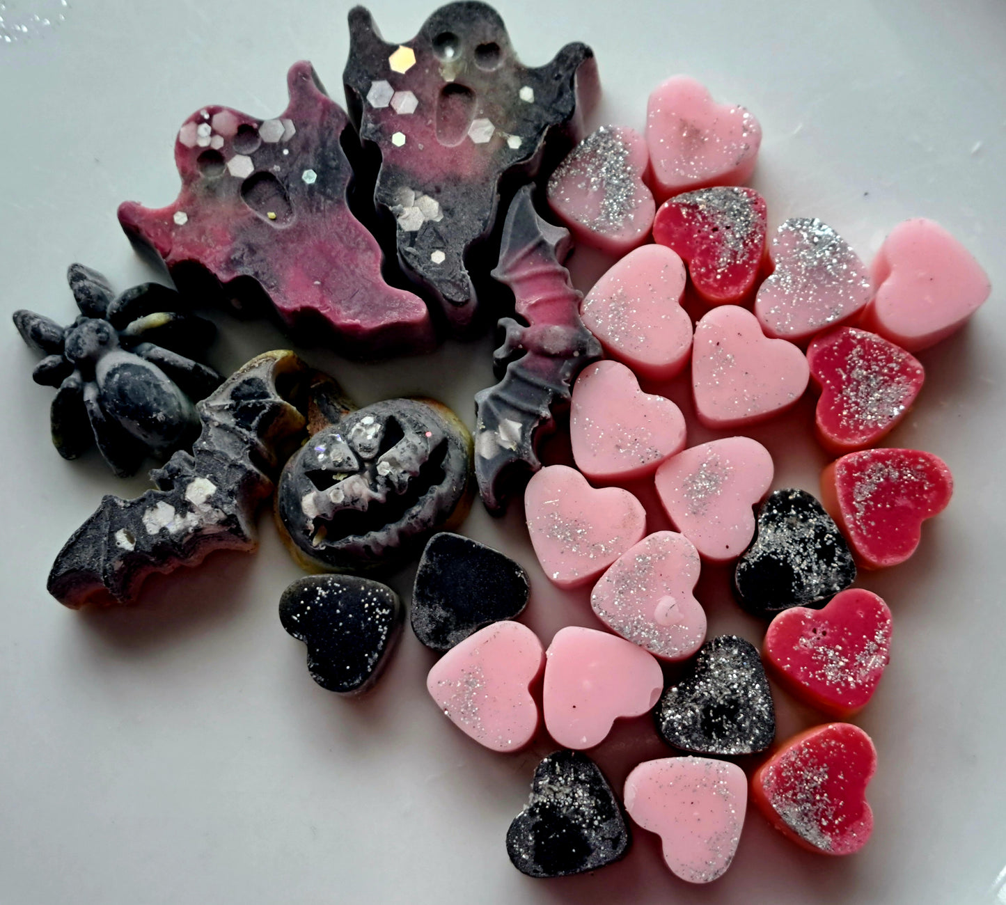 Willow's Brew X30 small hearts, including X1 spooktacular shape.