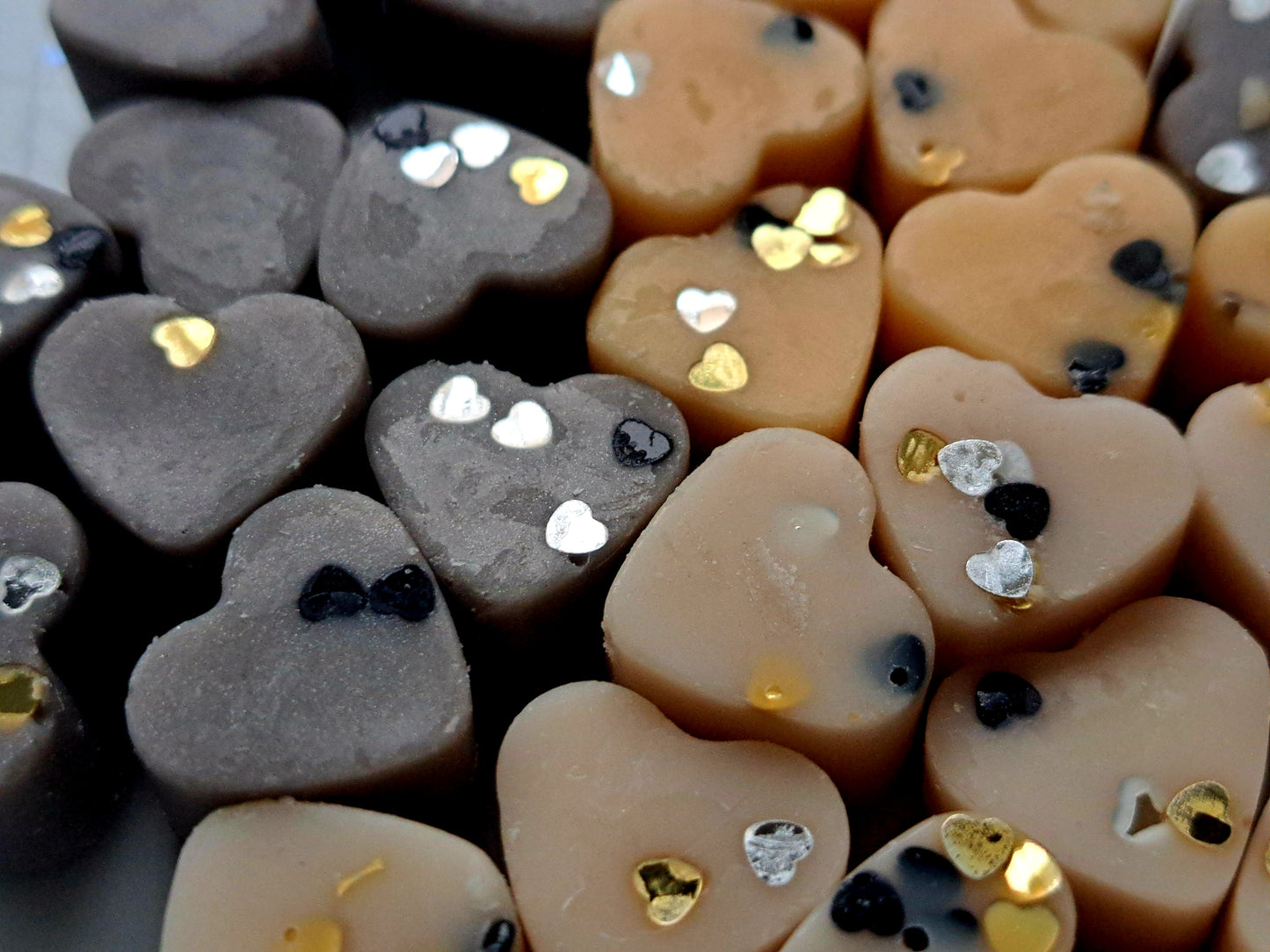 Toasted Marshmallow X30 small hearts, including X1 medium heart.