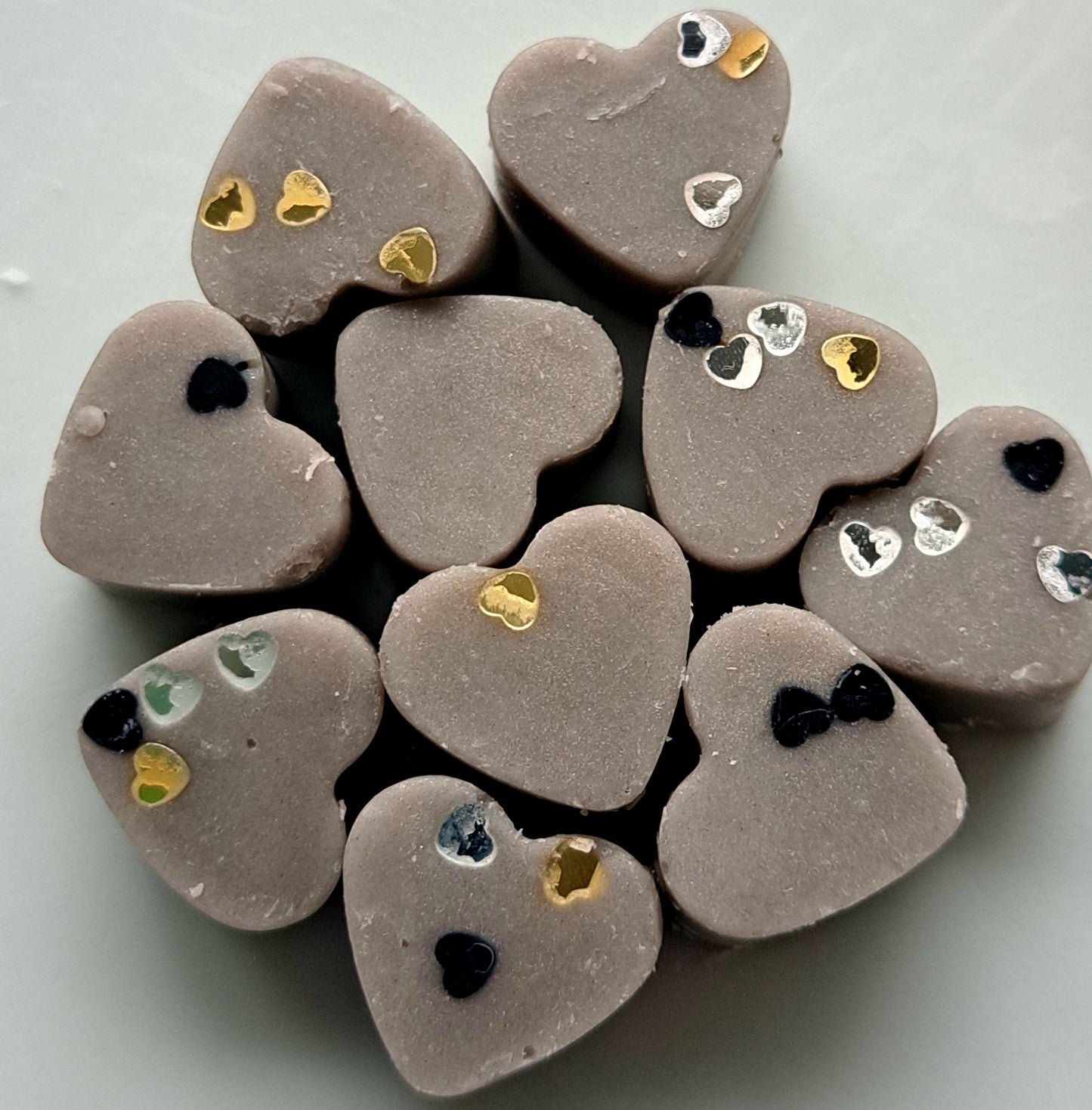 Toasted Marshmallow X30 small hearts, including X1 medium heart.