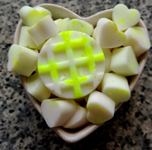Marshmallow and Banana X30 small hearts, including X1 medium waffle